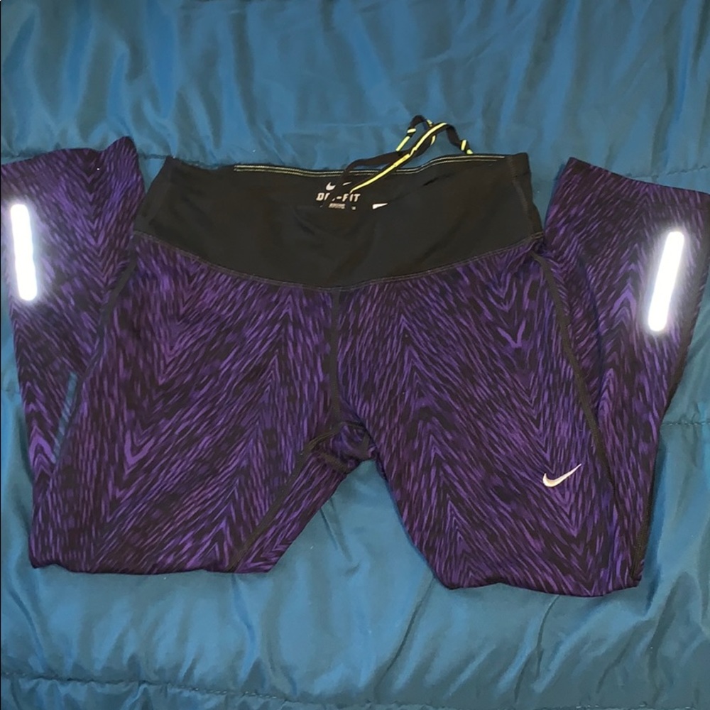 Lightly worn cropped Nike drifit leggings